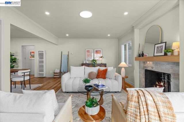 320 Beach Rd, Alameda, CA 94502