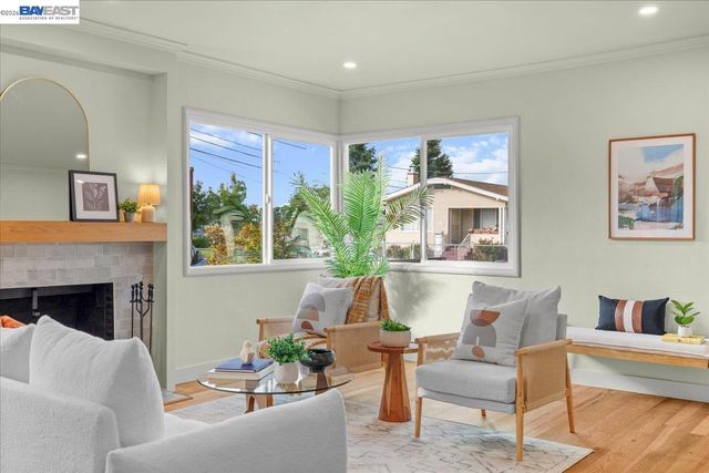 320 Beach Rd, Alameda, CA 94502