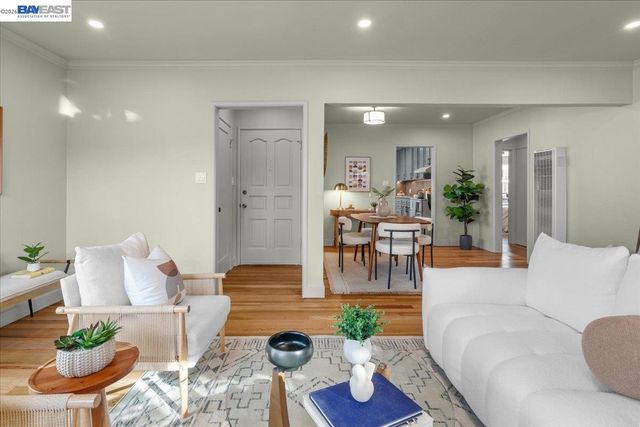 320 Beach Rd, Alameda, CA 94502
