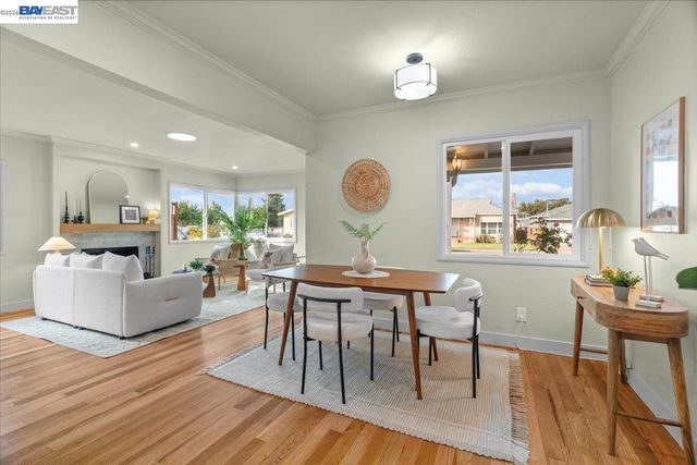 320 Beach Rd, Alameda, CA 94502