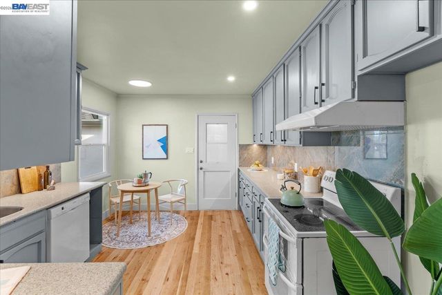 320 Beach Rd, Alameda, CA 94502