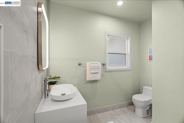 320 Beach Rd, Alameda, CA 94502