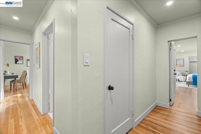 320 Beach Rd, Alameda, CA 94502