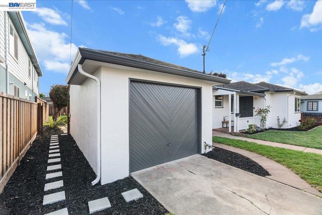 320 Beach Rd, Alameda, CA 94502