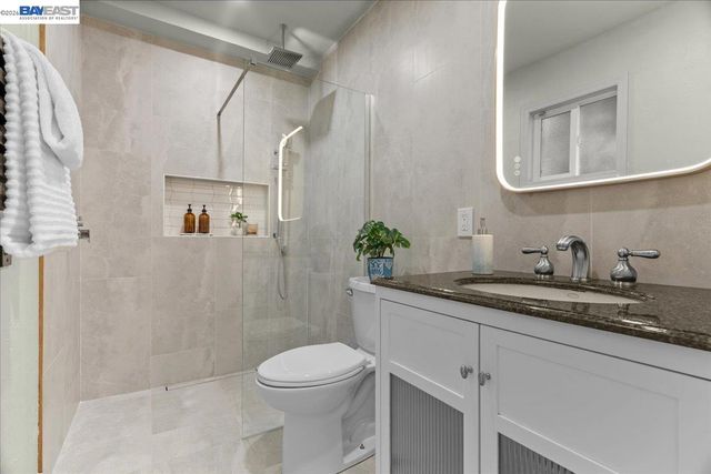 320 Beach Rd, Alameda, CA 94502