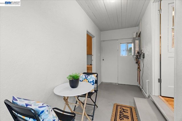 320 Beach Rd, Alameda, CA 94502