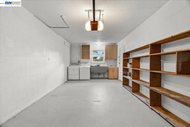 320 Beach Rd, Alameda, CA 94502