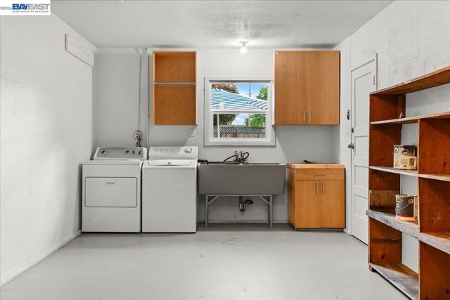 320 Beach Rd, Alameda, CA 94502
