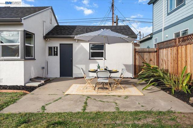 320 Beach Rd, Alameda, CA 94502