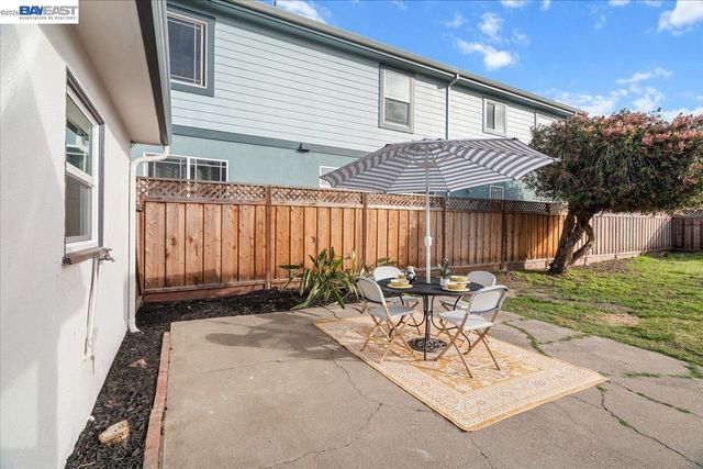 320 Beach Rd, Alameda, CA 94502