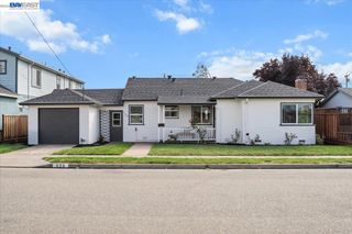 320 Beach Rd, Alameda, CA 94502