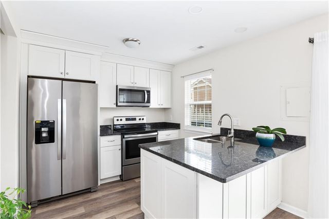 942 Brigantine CT, Chesapeake, VA 23320