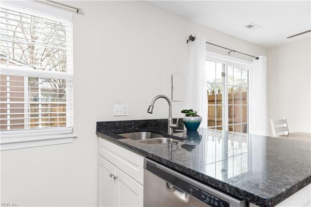 942 Brigantine CT, Chesapeake, VA 23320