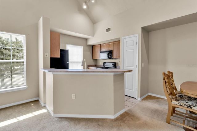 5541 ROSEHILL ROAD 202, Sarasota, FL 34233