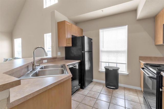 5541 ROSEHILL ROAD 202, Sarasota, FL 34233