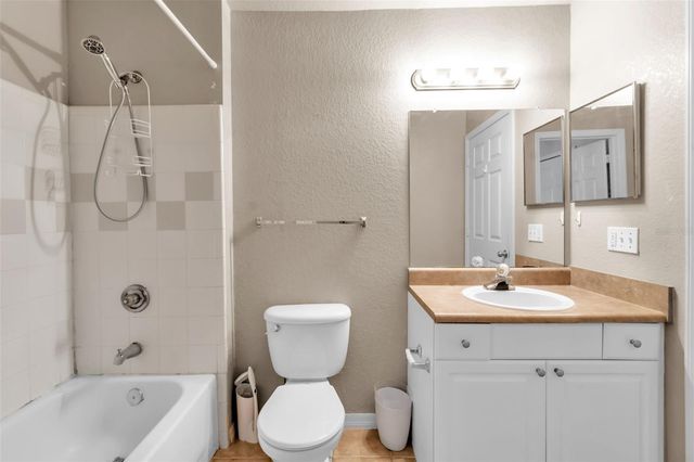 5541 ROSEHILL ROAD 202, Sarasota, FL 34233