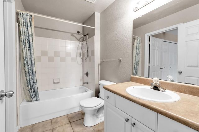 5541 ROSEHILL ROAD 202, Sarasota, FL 34233