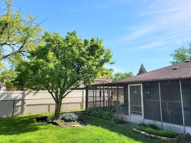 2448 Hawthorne Avenue, Westchester, IL 60154
