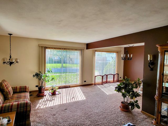 2448 Hawthorne Avenue, Westchester, IL 60154