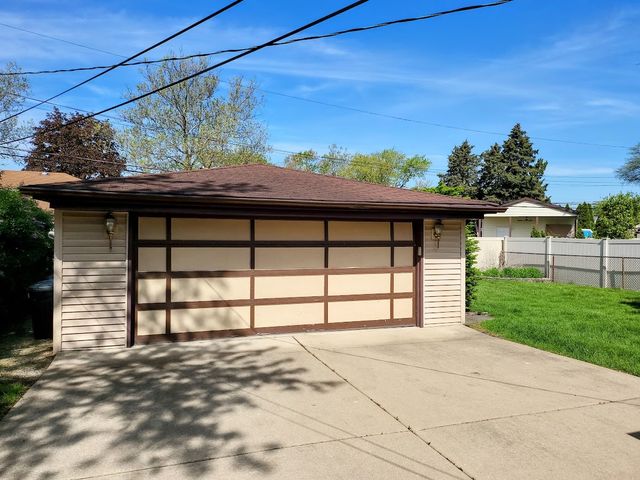 2448 Hawthorne Avenue, Westchester, IL 60154