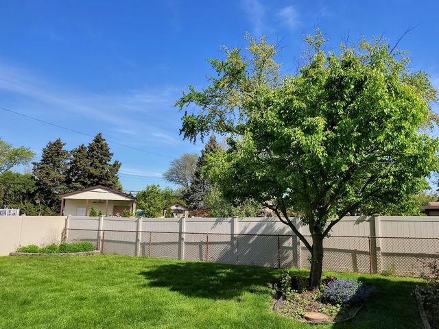 2448 Hawthorne Avenue, Westchester, IL 60154