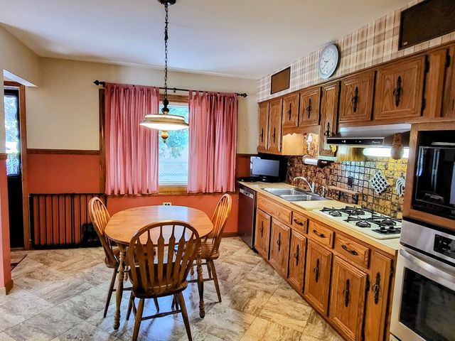 2448 Hawthorne Avenue, Westchester, IL 60154