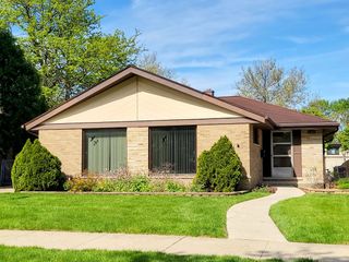 2448 Hawthorne Avenue, Westchester, IL 60154