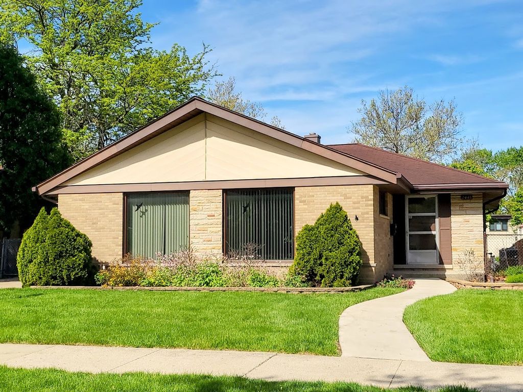 2448 Hawthorne Avenue, Westchester, IL 60154