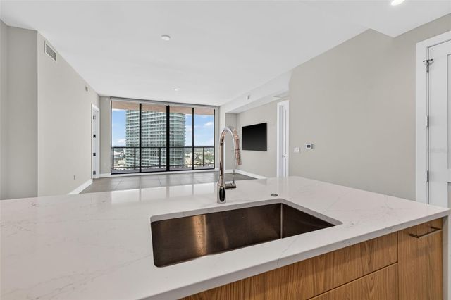 275 1ST AVENUE S 3407, St Petersburg, FL 33701