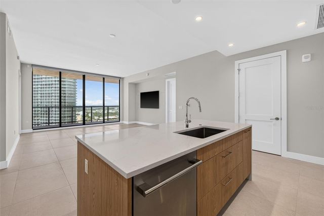 275 1ST AVENUE S 3407, St Petersburg, FL 33701