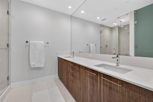275 1ST AVENUE S 3407, St Petersburg, FL 33701