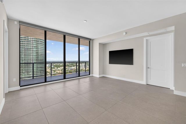 275 1ST AVENUE S 3407, St Petersburg, FL 33701