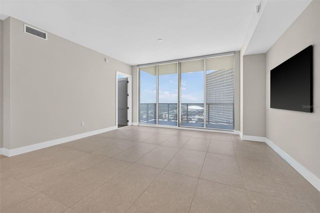 275 1ST AVENUE S 3407, St Petersburg, FL 33701