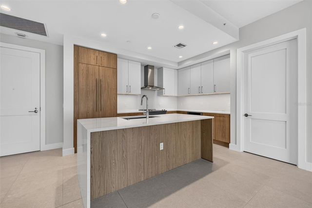275 1ST AVENUE S 3407, St Petersburg, FL 33701