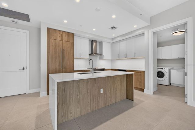 275 1ST AVENUE S 3407, St Petersburg, FL 33701
