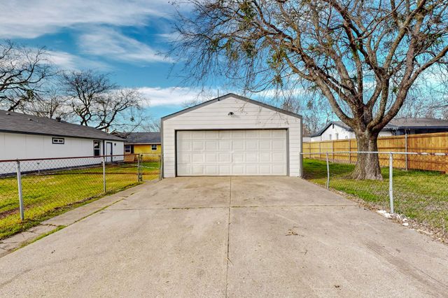 2802 N Masters Drive, Dallas, TX 75227