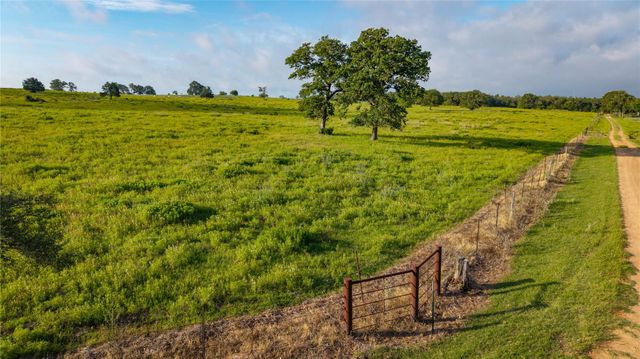 000 Hofferek RD, Rosanky, TX 78953