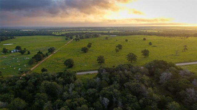 000 Hofferek RD, Rosanky, TX 78953