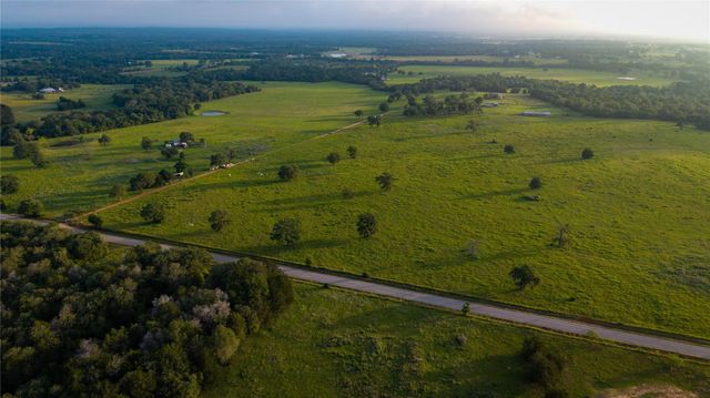 000 Hofferek RD, Rosanky, TX 78953