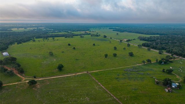 000 Hofferek RD, Rosanky, TX 78953