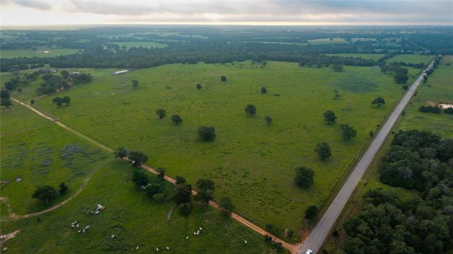 000 Hofferek RD, Rosanky, TX 78953