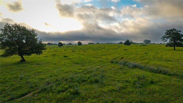 000 Hofferek RD, Rosanky, TX 78953