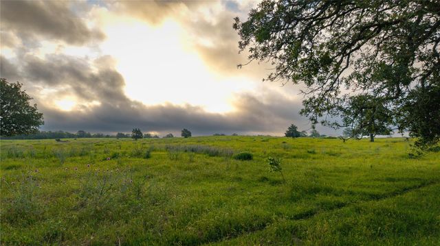 000 Hofferek RD, Rosanky, TX 78953