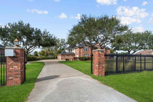 4502 Creek Point Lane, Missouri City, TX 77459