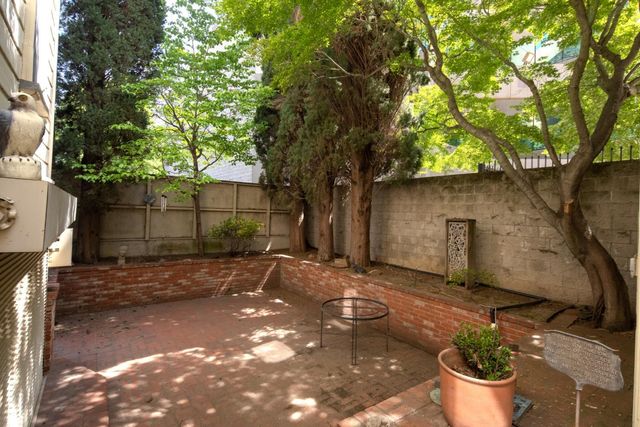 915 11th St, Sacramento, CA 95814
