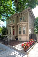 915 11th St, Sacramento, CA 95814