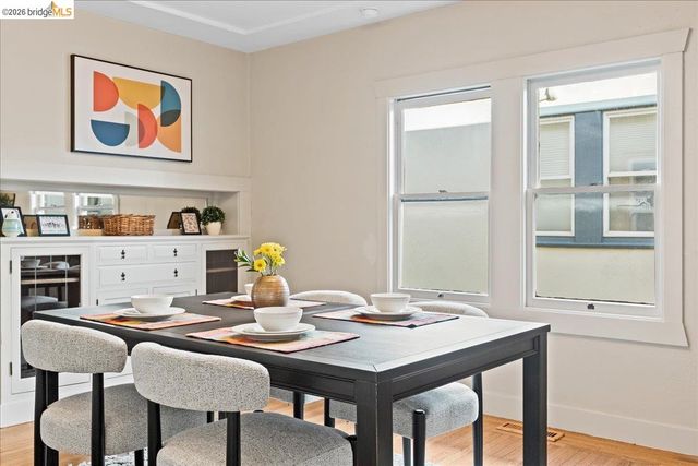 5340 Walnut St, Oakland, CA 94619