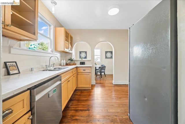 5340 Walnut St, Oakland, CA 94619