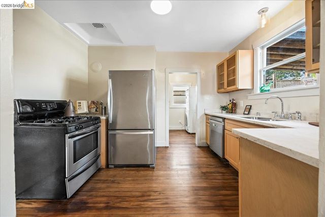 5340 Walnut St, Oakland, CA 94619