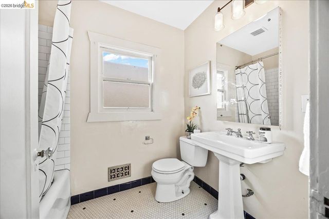 5340 Walnut St, Oakland, CA 94619